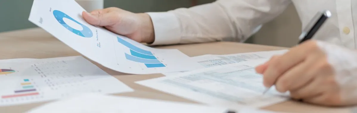 كيف توزّع راتب 10,000 ريال على ميزانية شهرية متوازنة (مع جدول وأمثلة)